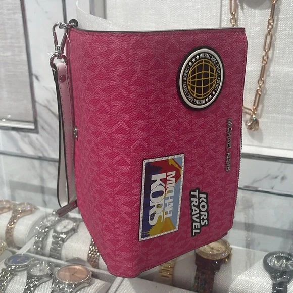 Michael Kors Jet Set Travel Lg Embellished Signature Logo Wristlet
Dragonfruit - Picture 13 of 16